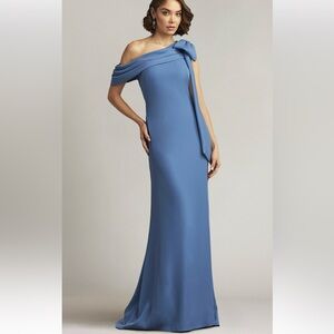 New Tadashi Shoji Cassia Bow Shoulder Crepe Gown